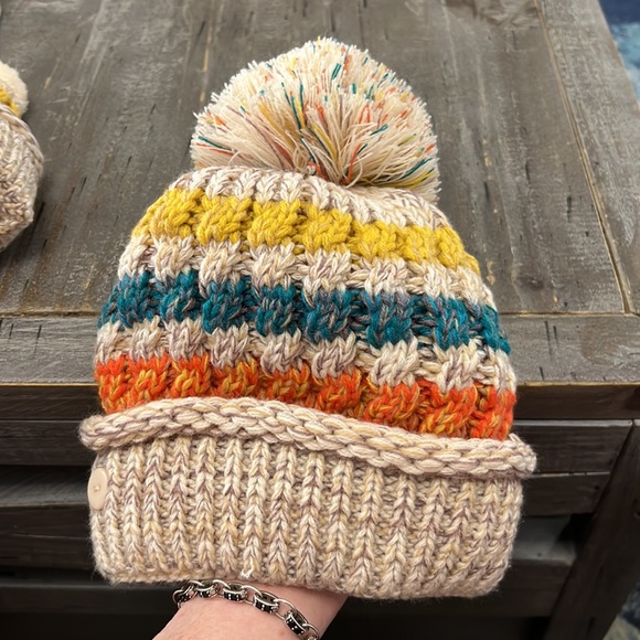 Beanie hat and matching neck warmer - Picture 3 of 4